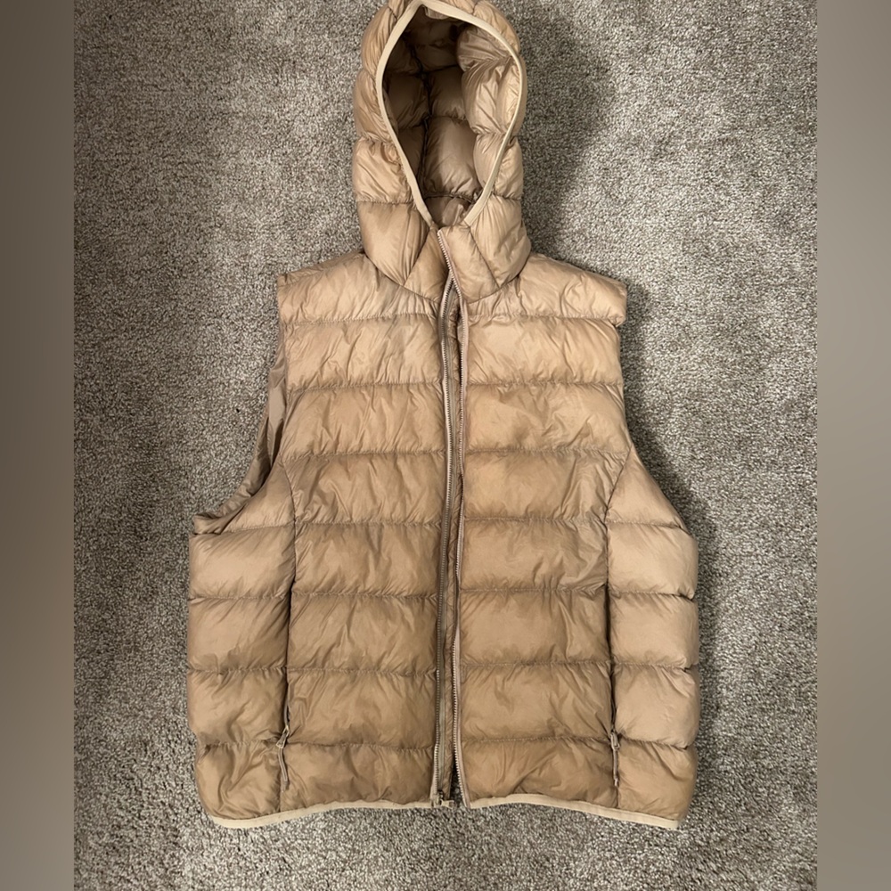 Aritzia TNA Little Puff Vest.
